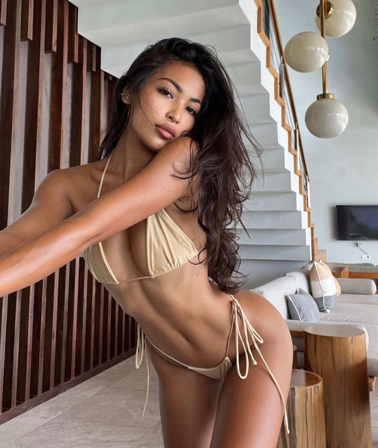 Escort - MELANY - Ibiza Tops